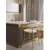 NOWOŚCI -- Hoker w stylu włoskim beżowy złoty nowoczesny desing JULIA w zbliżeniu na siedzisko z welwetu. Aranżacja nowoczesnego wnętrza od Primavera Home.