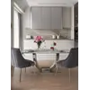Promienisty widok na krzesło DIANA Glamour, eksponujące jego elegancję. Meble na zamówienie od Primavera Home.
