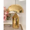 Lampa stołowa AURORA ustawiona na stoliku, idealnie komponująca się z wystrojem. Ekspozycja w salonie od Primavera Home.