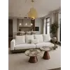 Sofa NAPOLEONE przedstawiona z bliska, eksponująca wysokiej jakości wykończenia. Meble na zamówienie od Primavera Home.
