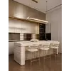 NOWOŚCI -- Hoker w stylu włoskim beżowy złoty nowoczesny desing JULIA w zbliżeniu, eksponujący detal wykończenia. Aranżacja nowoczesnego wnętrza od Primavera Home.