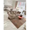 Estetyka wnętrza z sofą designerską Lilia, doskonale komponującą się z otoczeniem, prezentowana przez Primavera Home.