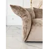 Caly zestaw z sofą designerską Lilia, w harmonijnym połączeniu z innymi meblami, dostępny w Primavera Home.