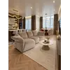 Lateralny widok sofy designerskiej Lilia, pokazujący jej profil i elegancję, w ofercie Primavera Home.