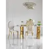 Perspektywa na stół glamour MILANO z boku, podkreślająca jego modernistyczny design. Detal wykończenia od Primavera Home.