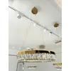 Złoty Żyrandol Kryształowy Bellini uchwycony z dołu. Zastosowanie w ekspozycji w salonie od Primavera Home.