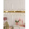 Perspektywa Żyrandola BULGARI L 100cm Złoty, ukazująca jego elegancką linie. Aranżacja nowoczesnego wnętrza od Primavera Home.