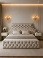 Elegancka perspektywa łóżka glamour tapicerowanego w aranżacji nowoczesnego wnętrza. Meble na zamówienie od Primavera Home.