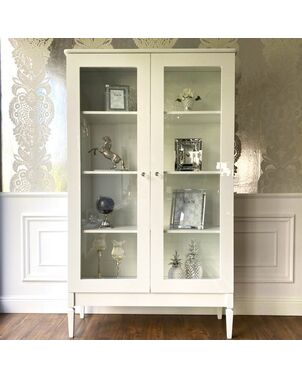 ELEGANCE New York modern glamor display cabinet with high gloss