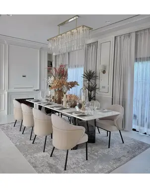 Nowoczesne ekskluzywne krzesło do jadalni na czarnych metalowych nogach LINEA