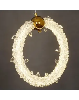 Kryształy lampy wiszącej złotej ICE XS w aranżacji od Primavera Home w Warszawie.