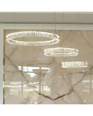 Wyjątkowe kryształy w żyrandolu kryształowym Crystal XXL Złoty, projekt od Primavera Home.