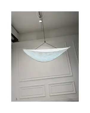 Stylowa aranżacja żyrandola CLOUD w nowoczesnej jadalni. Projekt od Primavera Home.