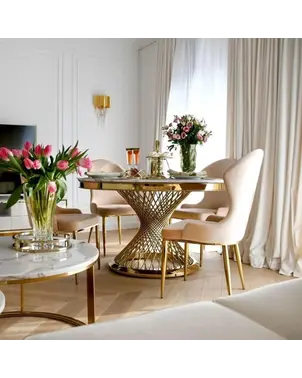 Zbliżenie na stalową nogę okrągłego stołu Antonio, prezentującego elegancki design w showroomie w Warszawie.