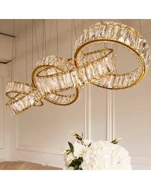 Zdjęcie żyrandola CRYSTAL 5 Złoty z unikalnej perspektywy. Tworzone przez Primavera Home.