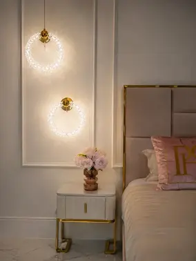 Zbliżenie na detal wykończenia Lampy Wiszącej Kryształowej Złotej ICE XS. Starannie wykonane oświetlenie od Primavera Home.