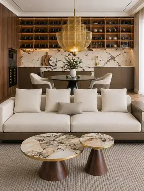 Nowoczesna sofa do salonu luksusowa 3 osobowa NAPOLEONE w ujęciu z przodu. Ekspozycja w salonie od Primavera Home.