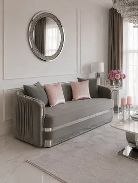 Sofa w showroomie, otoczona innymi elementami wystroju wnętrza. Detal wykończenia z Primavera Home.