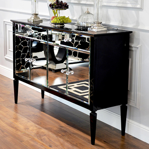 The New Yorker glamorous mirror chest of drawers ELEGANCE is a functional piece of furniture for the living room, dining room or bedroom, which delights with its shine.