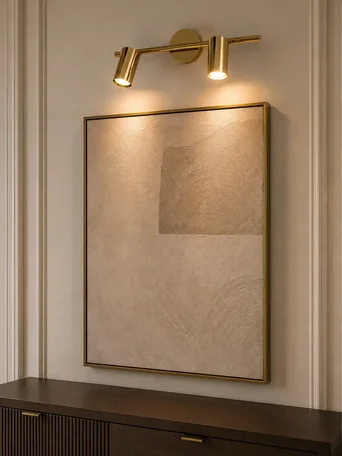 Lampa glamour, złota, sufitowa, designerska, ekskluzywna, dwa punkty świetlne MODERN 2 w ujęciu z przodu. Oświetlenie na zamówienie od Primavera Home.