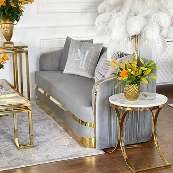 Szara sofa glamour Madonna na złotej podstawie 3-osobowa Primavera Home