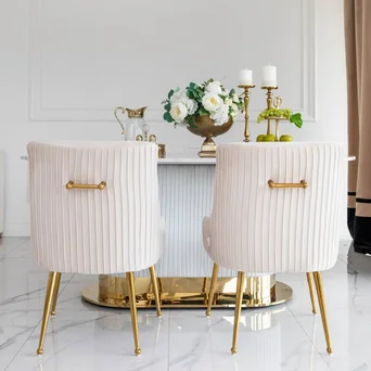 Designerskie krzesło glamour beżowe PALOMA z kołatką w jadalni