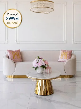 Sofa Beżowa Glamour Aksamitna FLORENCE Złote Nogi widoczna z boku, prezentująca elegancję w każdym detalu. Meble na zamówienie od Primavera Home.