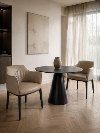 Designerskie krzesło drewniane do jadalni w stylu nowoczesnym MODERN w ujęciu z przodu. Oświetlenie na zamówienie od Primavera Home.