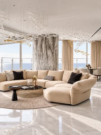 Designerska Sofa Modułowa Lilia Nowoczesna eksponowana w showroomie. Detal wykończenia od Primavera Home.