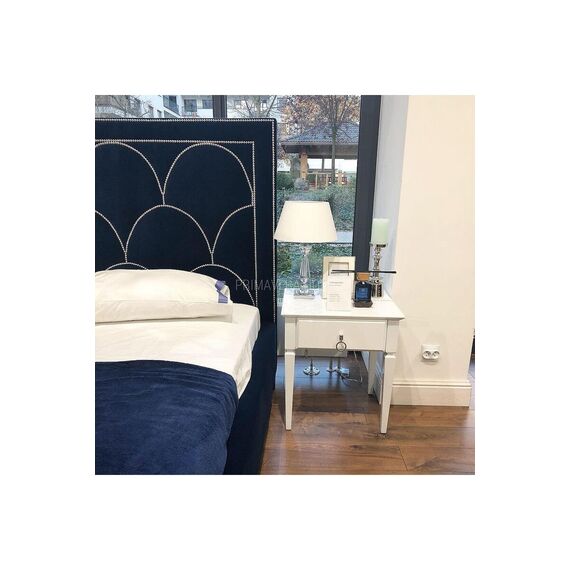 HAMPTONS glamorous New York bedroom bedside table, white