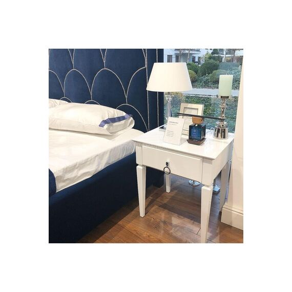HAMPTONS glamorous New York bedroom bedside table, white
