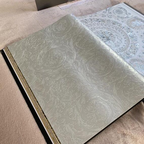 Tapeta geometryczna Versace IV Barocco Metallics ornamentna, jasny niebieski