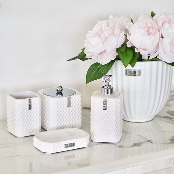 Ceramic bathroom container for white and silver swabs Lene Bjerre