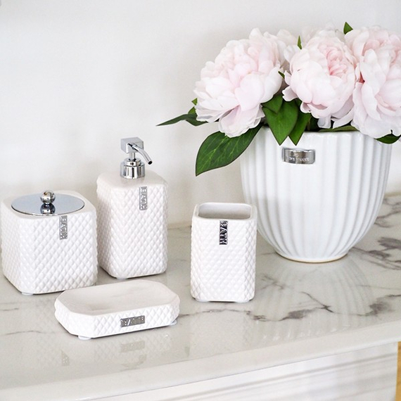 Ceramic bathroom container for white and silver swabs Lene Bjerre