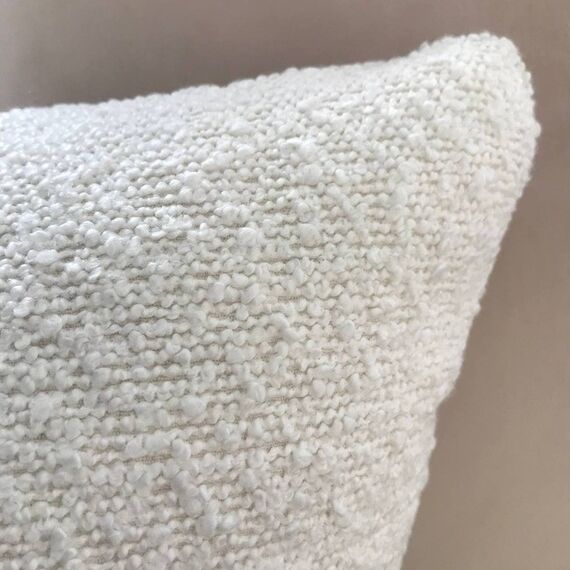 Elegancka poduszka, 50x50, misiowa tkanina, biała, do sypialni, salonu