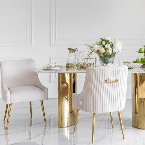 Krzesło beżowe glamour na złotych nogach z kołatką do jadalni, toaletki, nowoczesne, tapicerowane, designerskie PALOMA