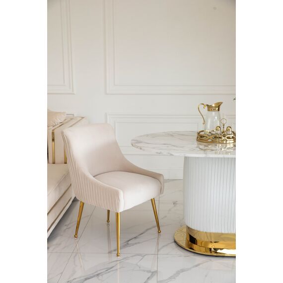 Krzesło beżowe glamour na złotych nogach z kołatką do jadalni, toaletki, nowoczesne, tapicerowane, designerskie PALOMA