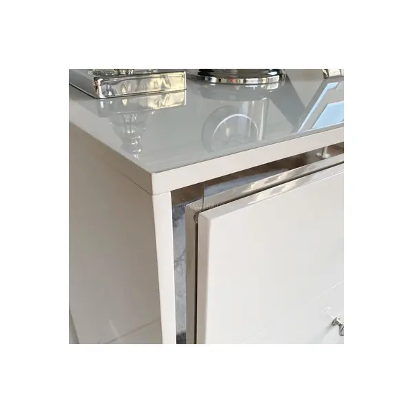 Glamour lacquered wooden chest of drawers on Lorenzo M Silver steel legs