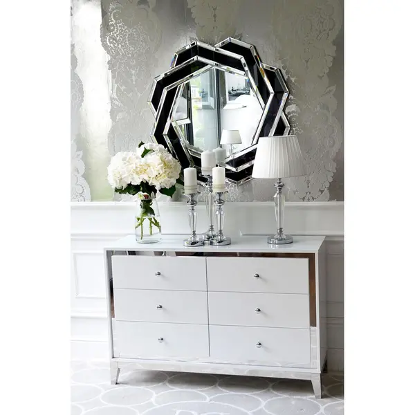 Glamour lacquered wooden chest of drawers on Lorenzo M Silver steel legs