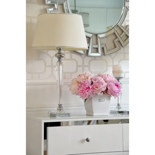 Glamour lacquered wooden chest of drawers on Lorenzo M Silver steel legs