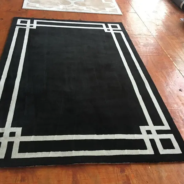 CLASSIC BLACK New York carpet in the glamor style of black and white
