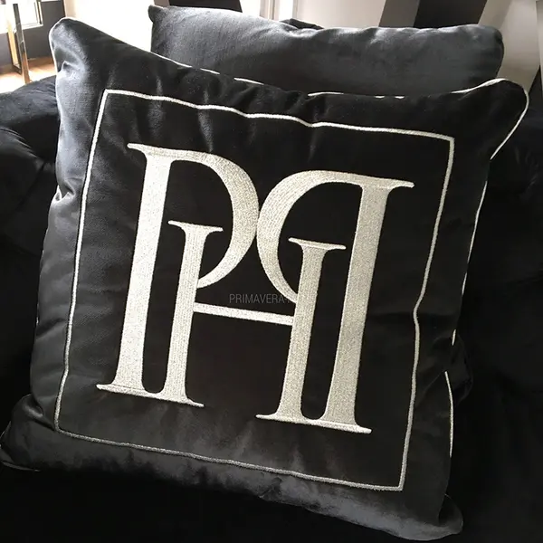 Poduszka 50x50 z logo w tkaninie Emerald czarna