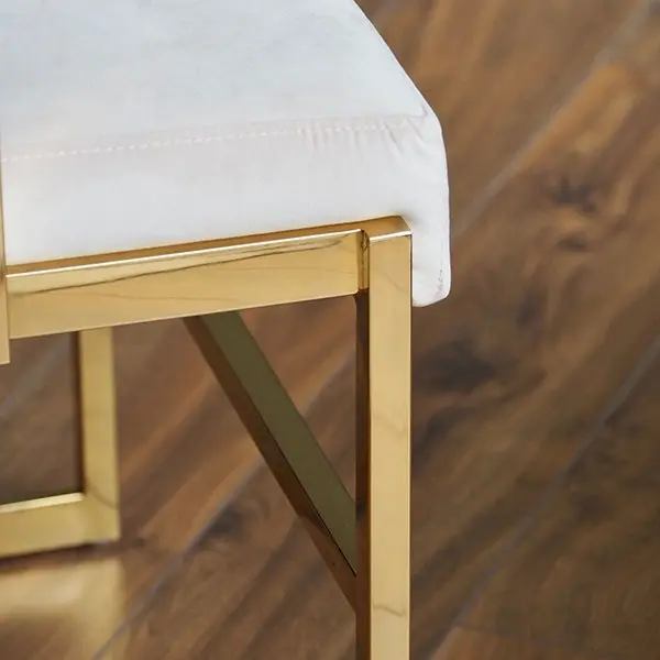 Krzesło beżowe na złotych nogach, designerskie do jadalni, toaletki MARCO