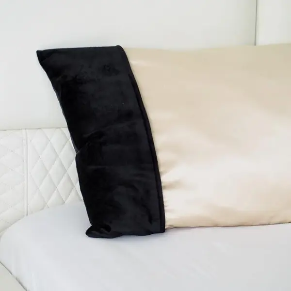 Elegant two-color high-quality pillow for living rooms, bedrooms