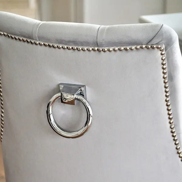 Krzesło glamour z pikowanym oparciem, klasyczne, do jadalni, z kołatką, nowojorskie, nowoczesne, srebrne PRINCE II