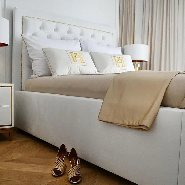 Łóżko glamour tapicerowane pikowane chesterfield, nowojorskie szare, białe MODERN