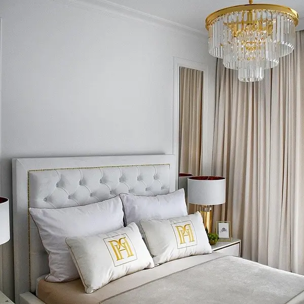 Łóżko glamour tapicerowane pikowane chesterfield, nowojorskie szare, białe MODERN