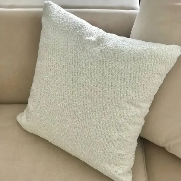 Elegancka poduszka, 50x50, misiowa tkanina, biała, do sypialni, salonu