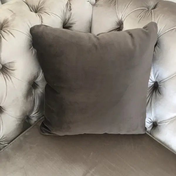 Poduszka 40x40, brązowa, gładka, w welurowej tkaninie, do sypialni, salonu