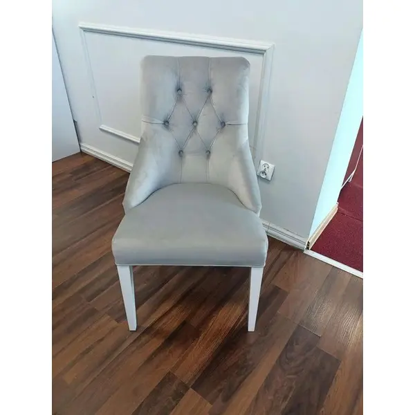 Krzesło szare glamour z pikowanym oparciem, klasyczne, do jadalni, z kołatką, nowojorskie, nowoczesne, srebrne PRINCE II